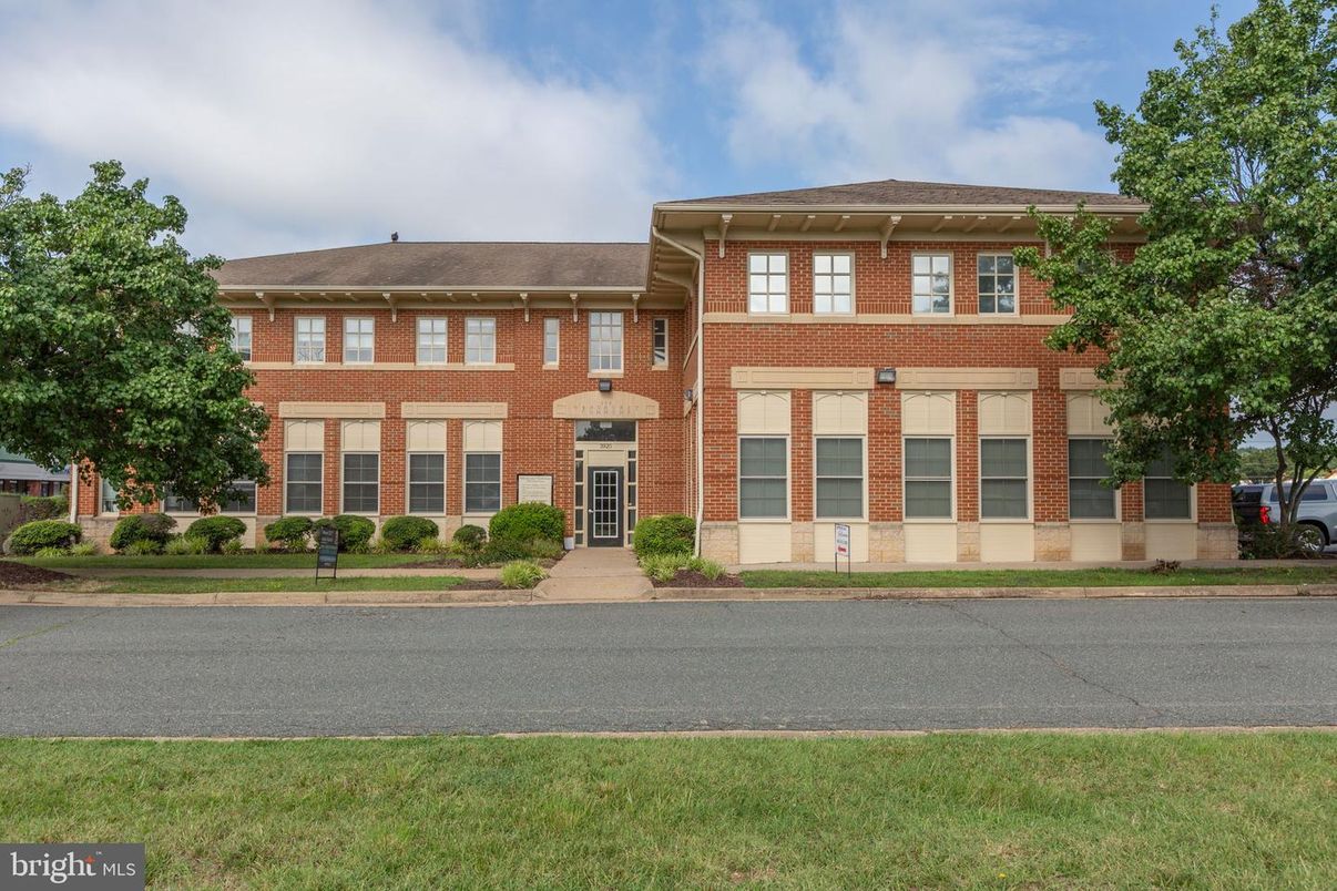 Exterior, Facade, Brick Facade, Georgian