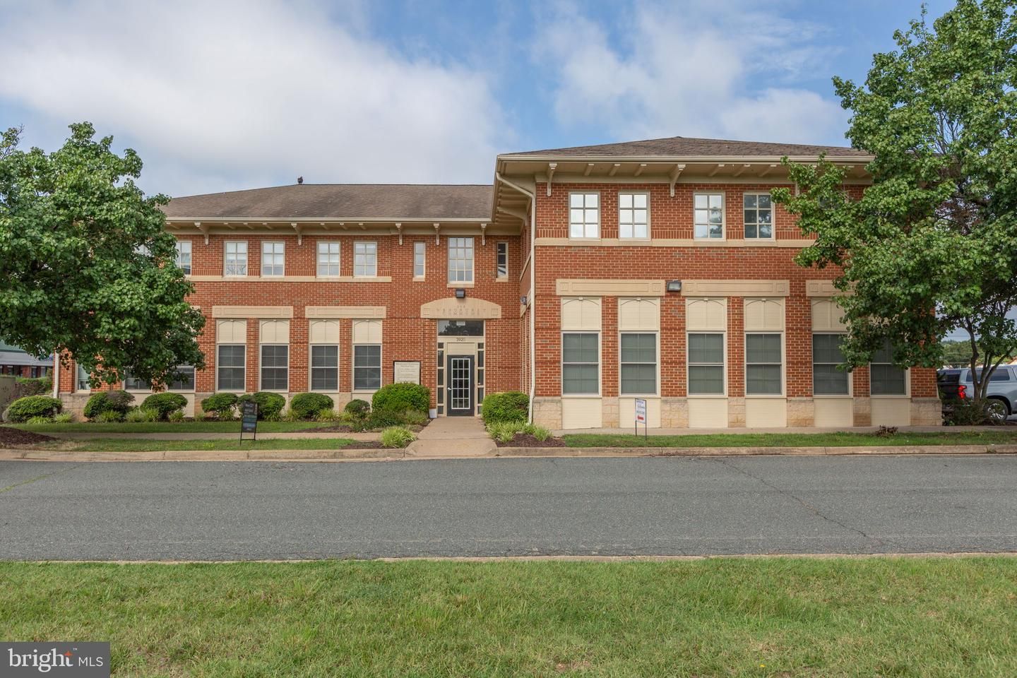 Exterior, Facade, Brick Facade, Georgian