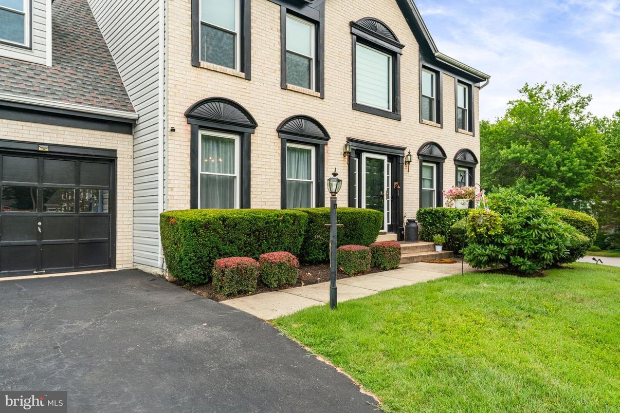 Attached, Exterior, Facade, Brick Facade, Rowhouse