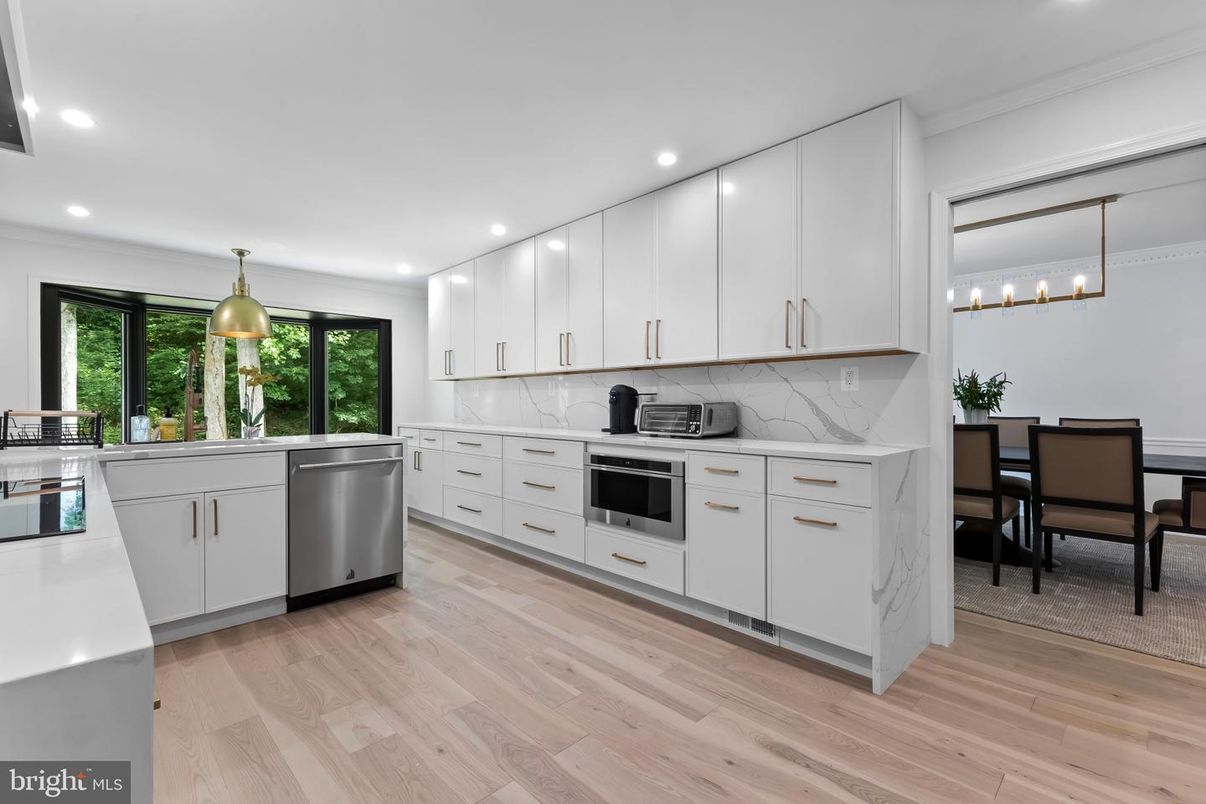 Dining room, Interior, Kitchen, Pendant Lights, Recessed Lighting, Stainless Steel Appliances, Wood Texture Flooring