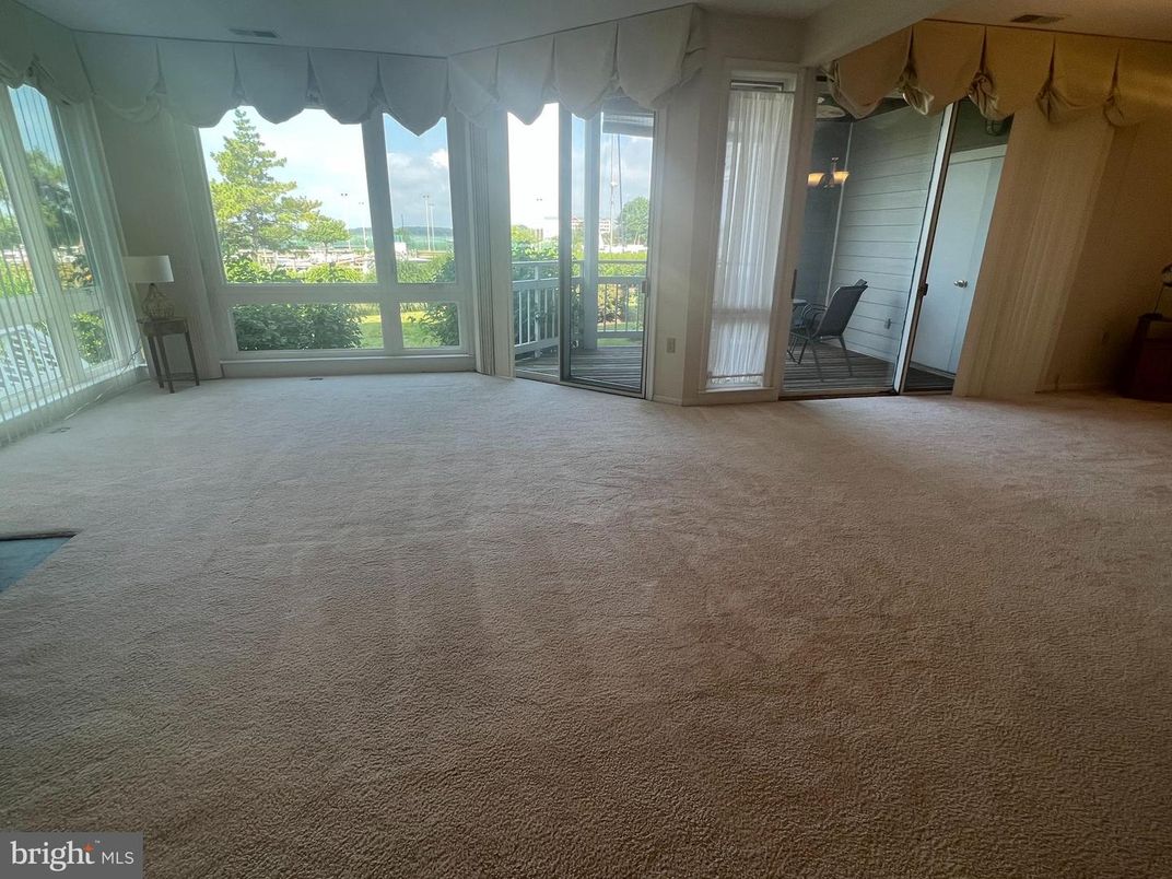 Chandelier, Empty room, Interior