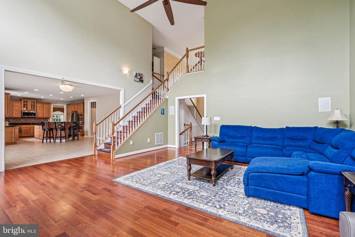 Interior, Kitchen, Living room, Recessed Lighting, Wood Texture Flooring