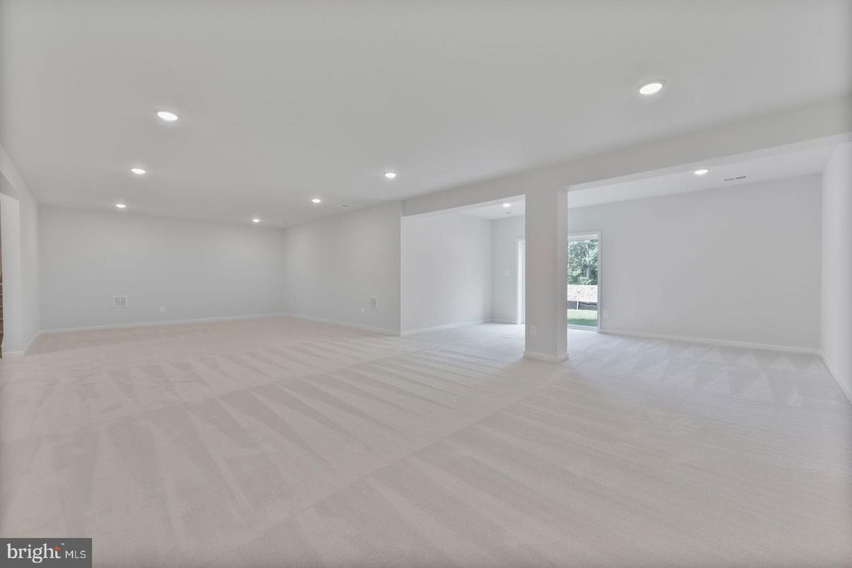 Empty room, Interior, Recessed Lighting