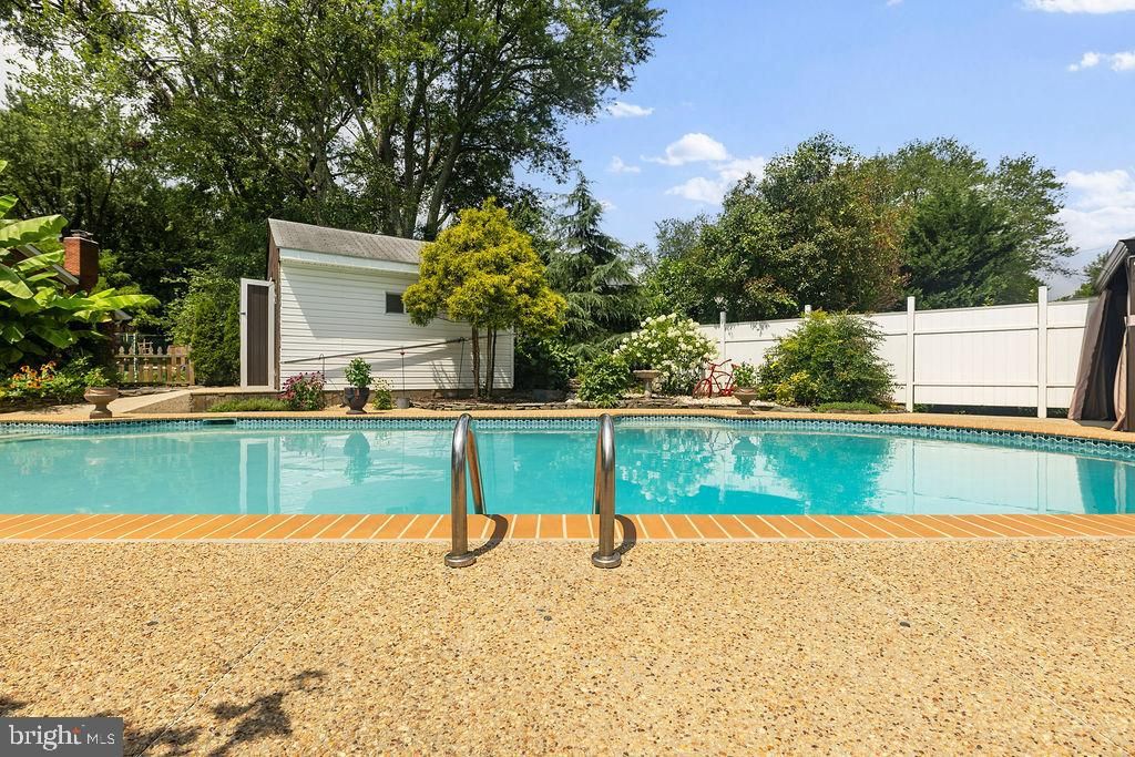 Backyard, Exterior, Pool