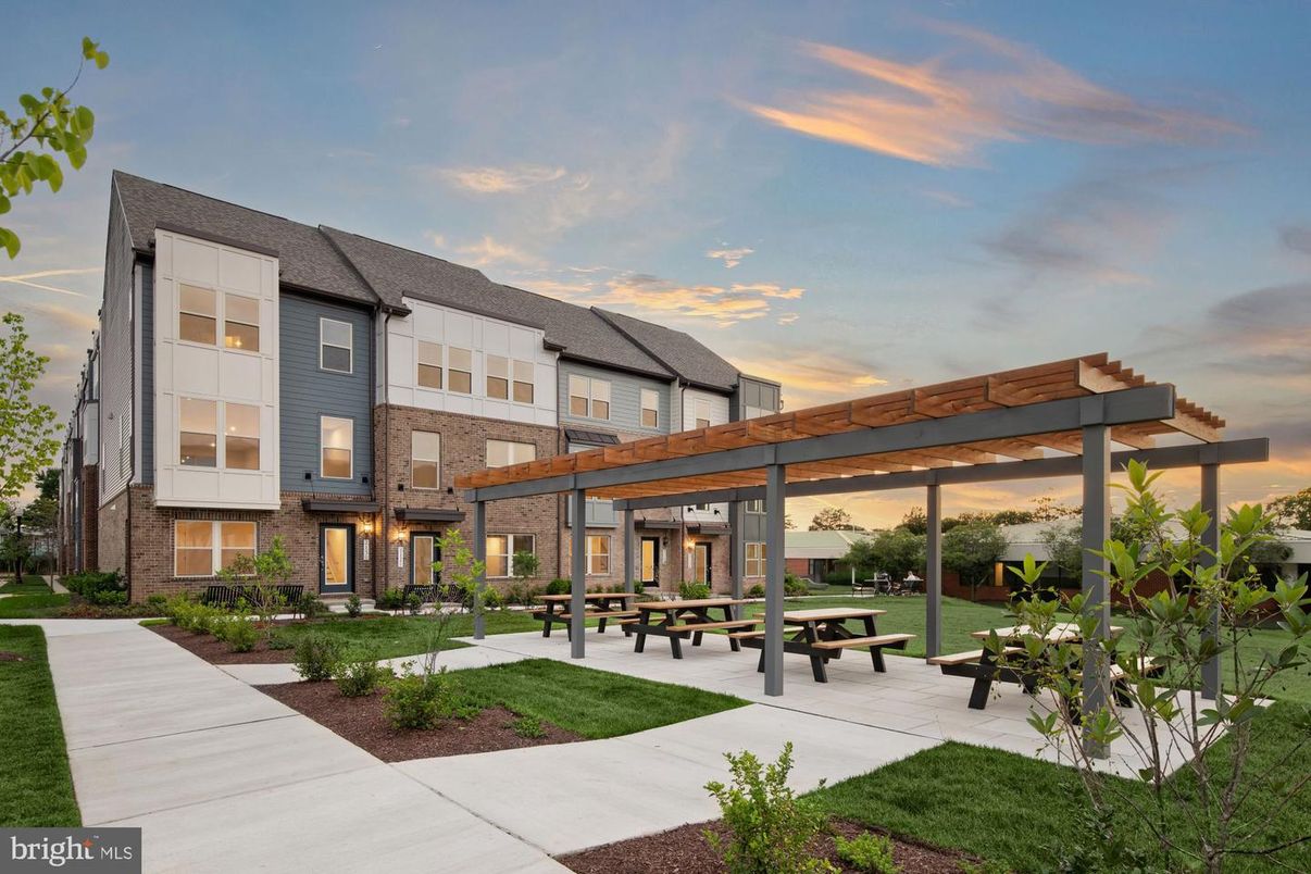 Backyard, Exterior, Facade, Brick Facade, Rowhouse