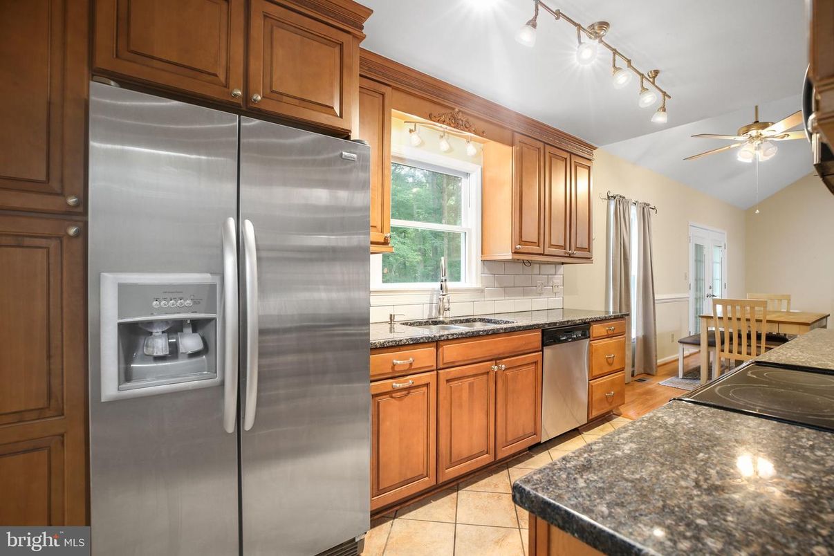 Dining room, Interior, Kitchen, Stainless Steel Appliances
