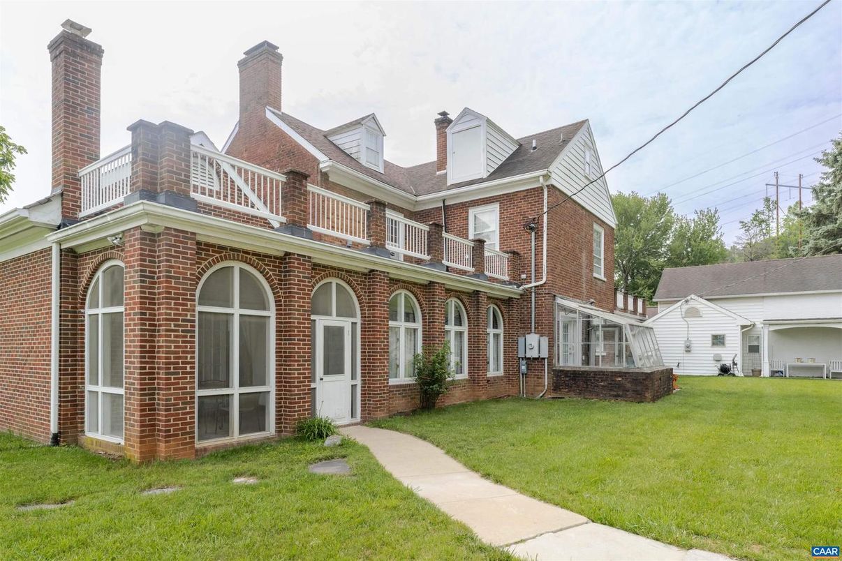 Exterior, Facade, Brick Facade, Cape Cod