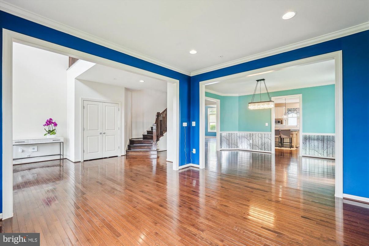 Empty room, Interior, Pendant Lights, Recessed Lighting, Wood Texture Flooring
