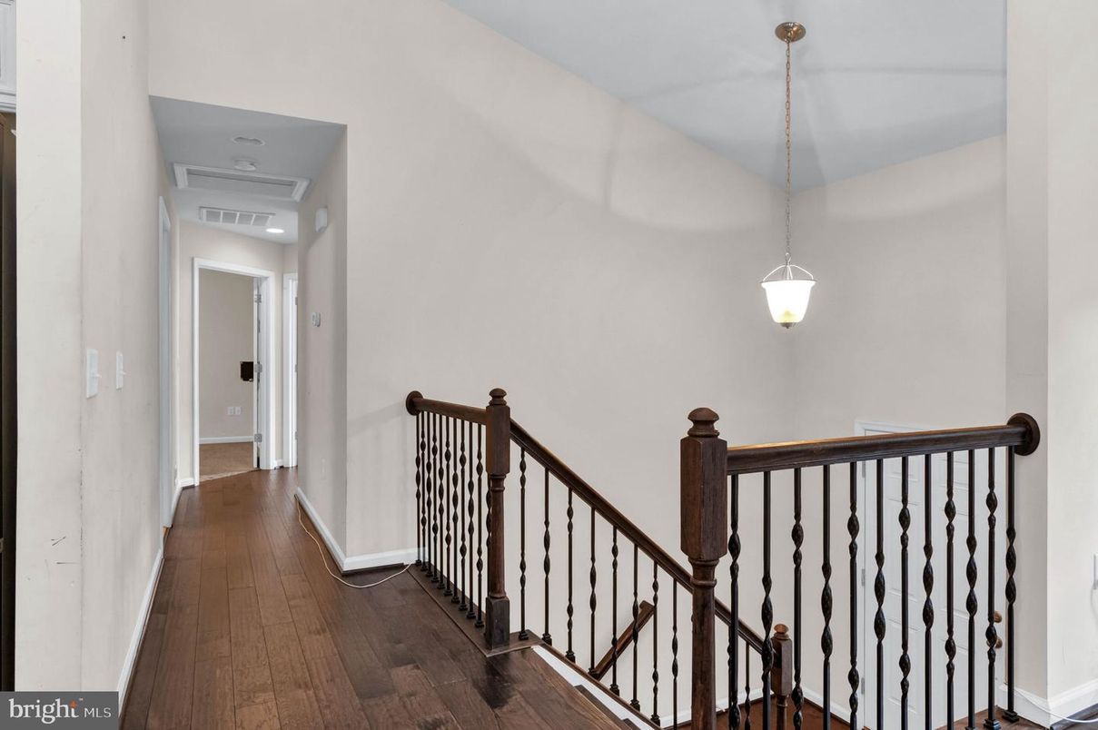 Interior, Pendant Lights, Wood Texture Flooring