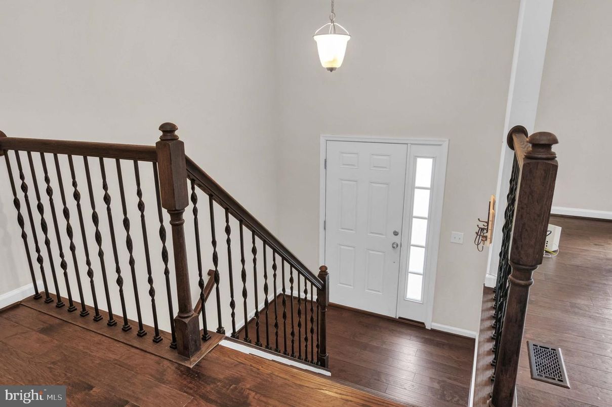 Interior, Pendant Lights, Wood Texture Flooring