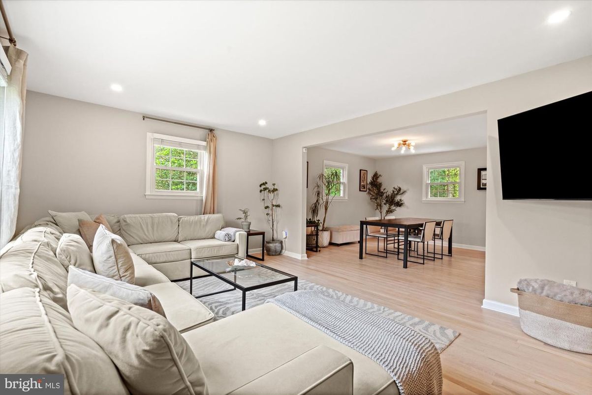 Dining room, Interior, Living room, Recessed Lighting, Wood Texture Flooring