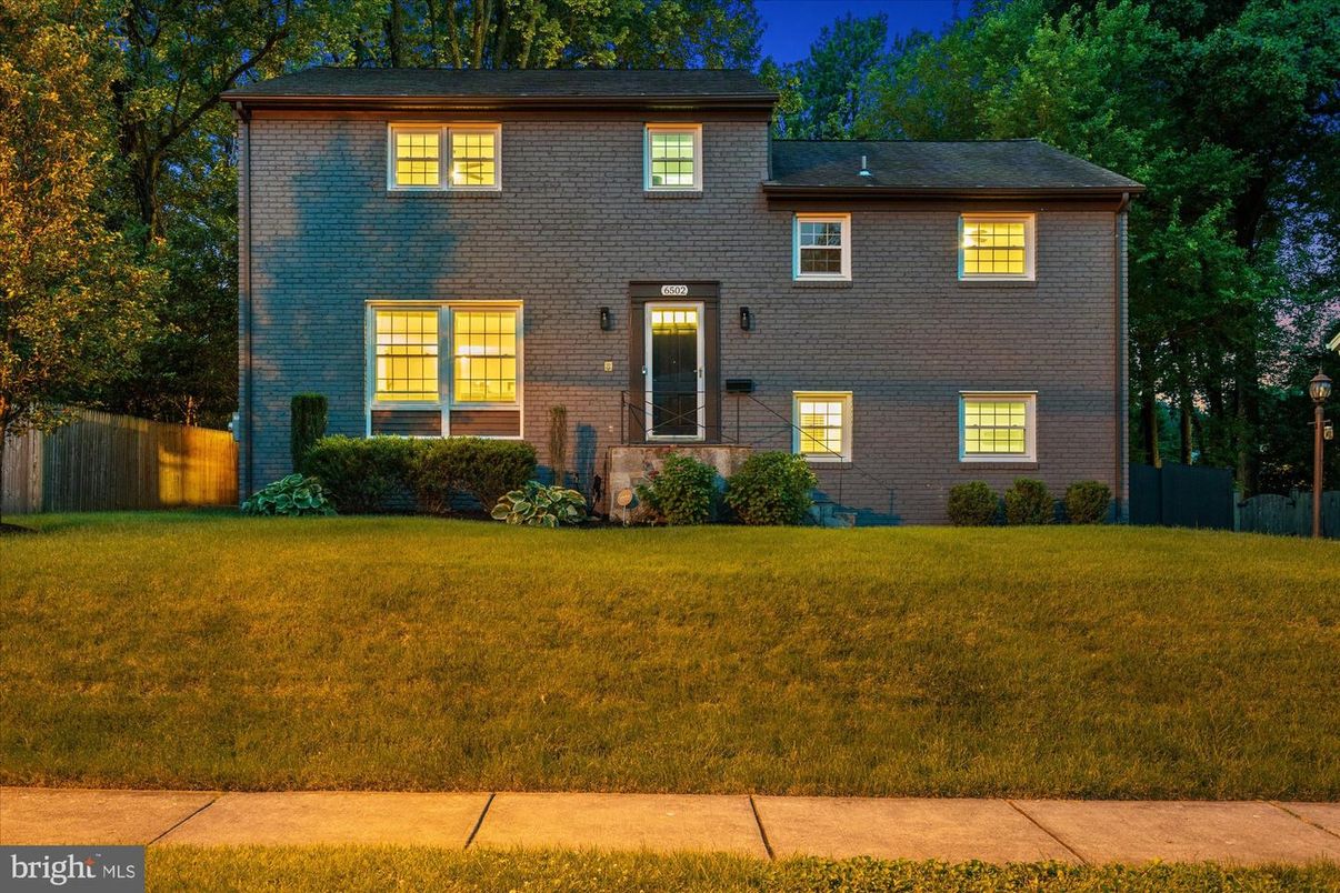 Exterior, Facade, Brick Facade, Georgian