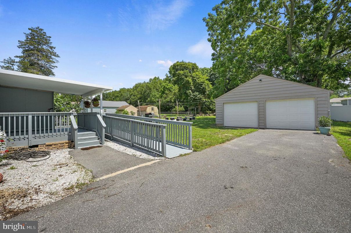 Backyard, Detached Garage, Exterior