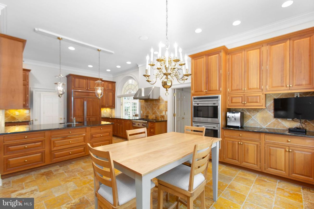 Chandelier, Dining room, Interior, Kitchen, Pendant Lights, Recessed Lighting, Stainless Steel Appliances