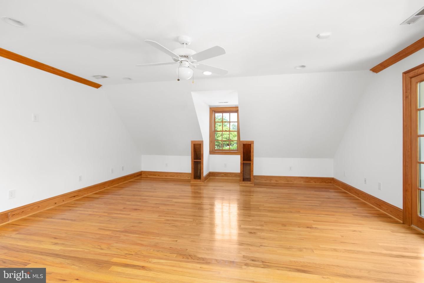 Empty room, Interior, Recessed Lighting, Wooden Beams, Wood Texture Flooring