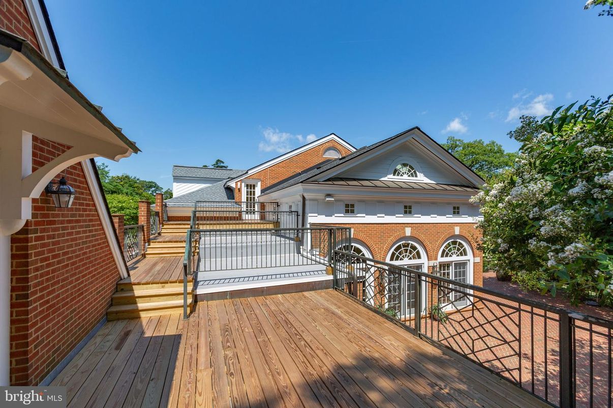 Exterior, Wood Texture Flooring