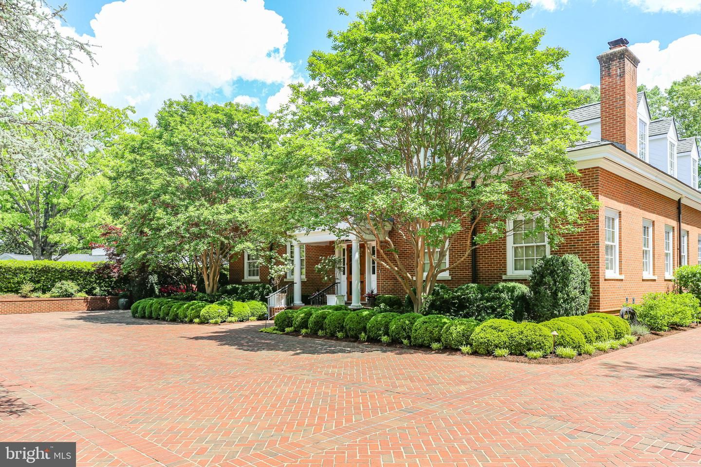 Exterior, Facade, Brick Facade, Georgian