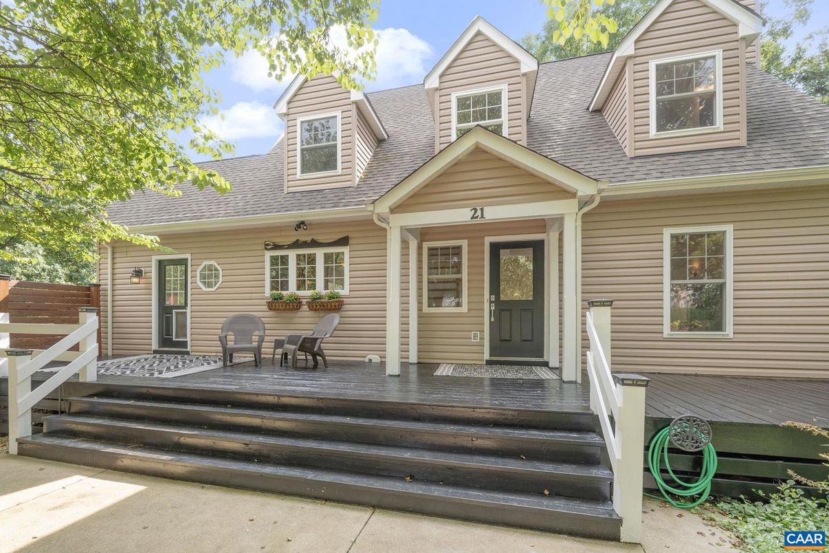 Exterior, Facade, Cape Cod