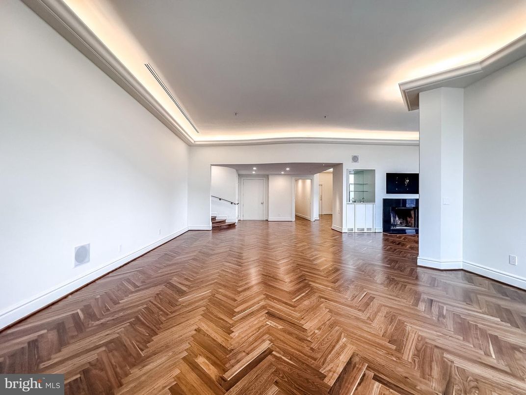 Empty room, Interior, Recessed Lighting, Wood Texture Flooring