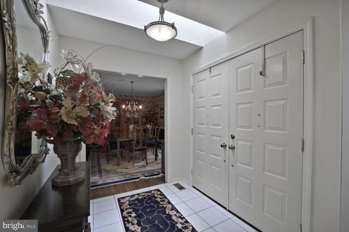 Chandelier, Dining room, Interior
