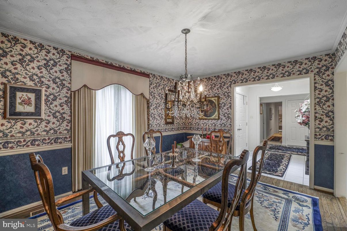 Chandelier, Dining room, Interior