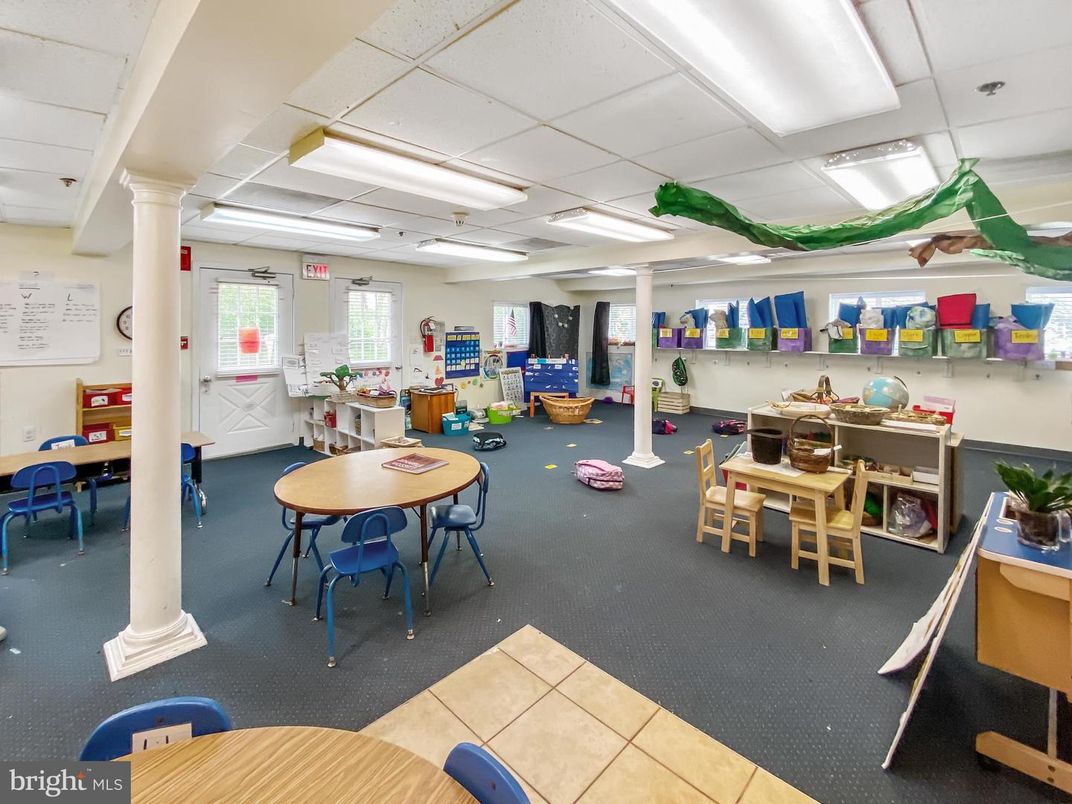 Dining room, Interior, Recessed Lighting