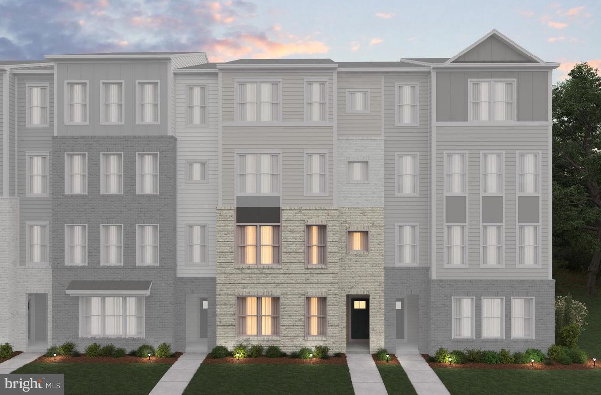 Exterior, Facade, Rowhouse