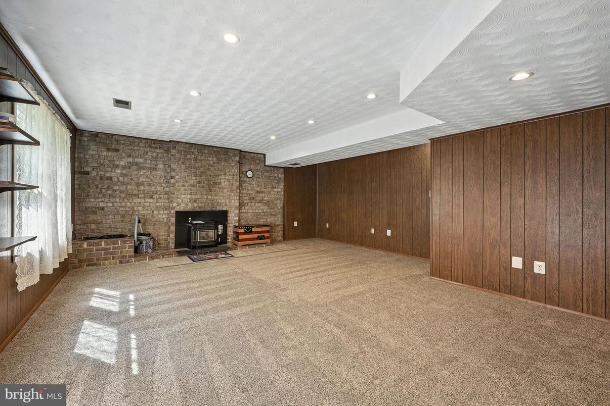 Empty room, Interior, Recessed Lighting, Stone Walls, Wooden Walls