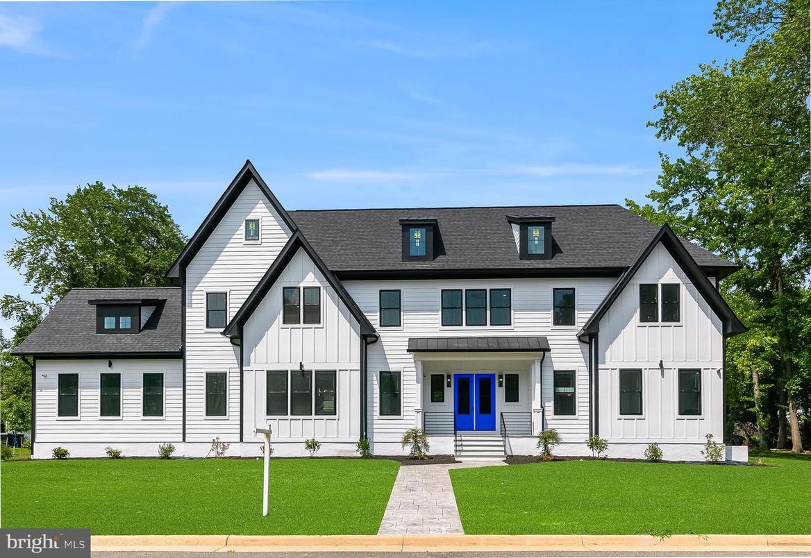 Exterior, Facade, Farmhouse