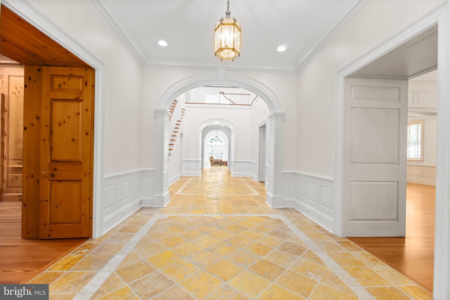 Interior, Pendant Lights, Recessed Lighting, Wood Texture Flooring