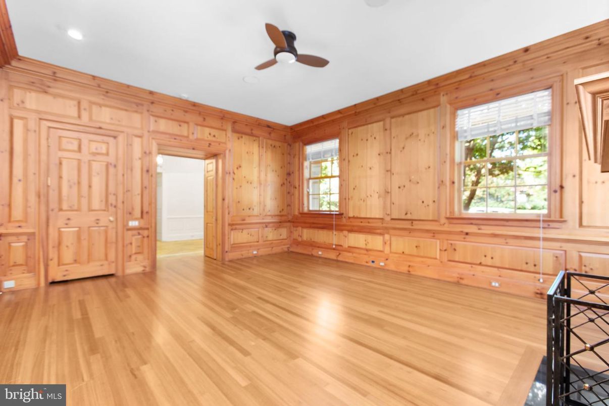 Empty room, Interior, Recessed Lighting, Wood Texture Flooring, Wooden Walls