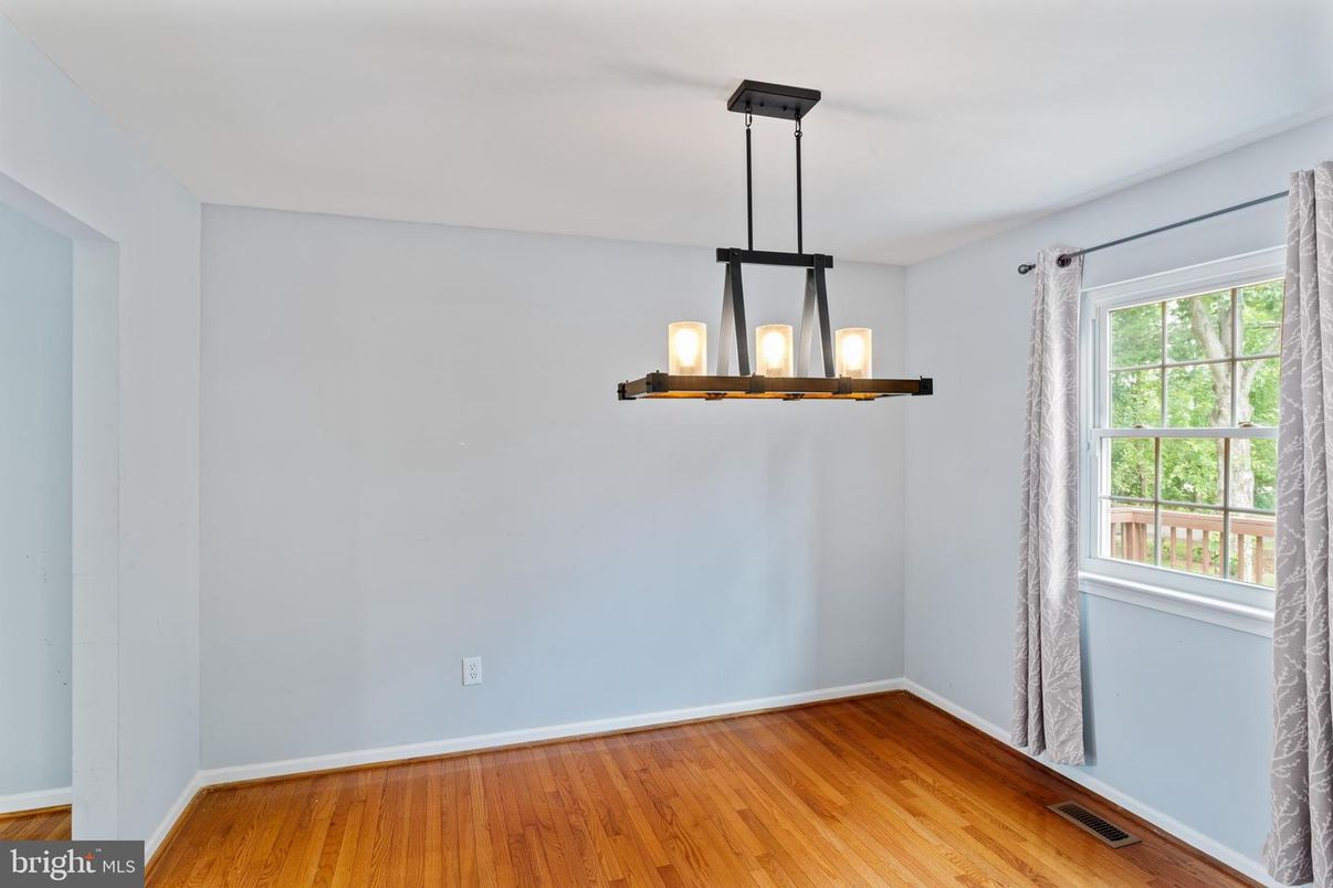 Empty room, Interior, Pendant Lights, Wood Texture Flooring