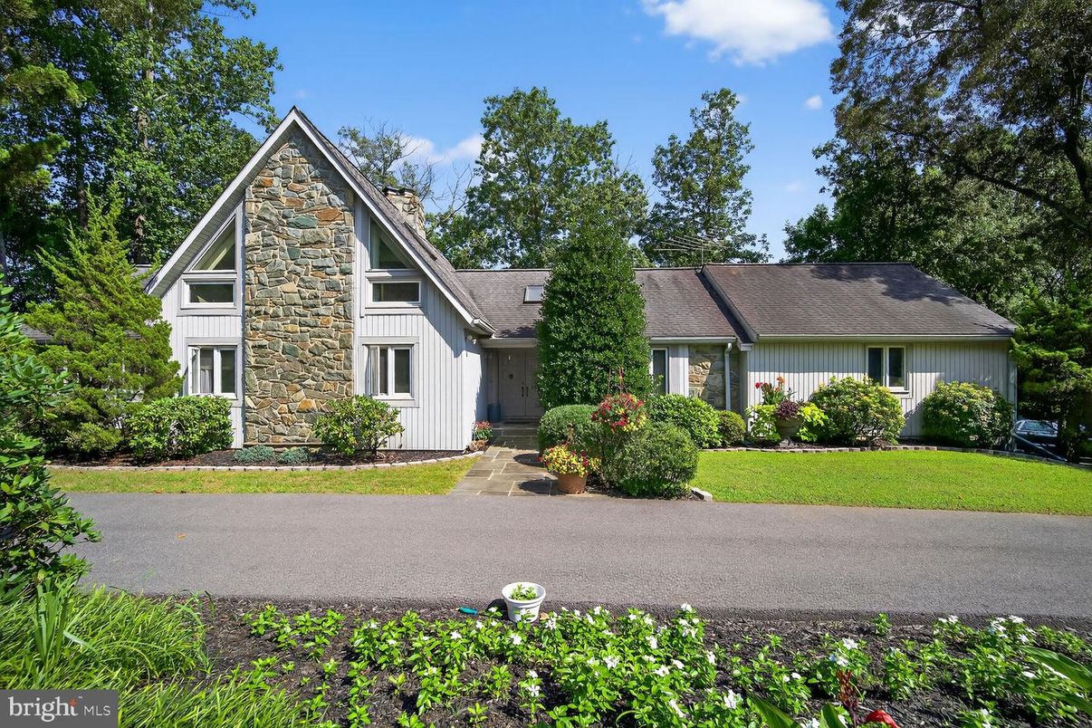 Exterior, Facade, Farmhouse