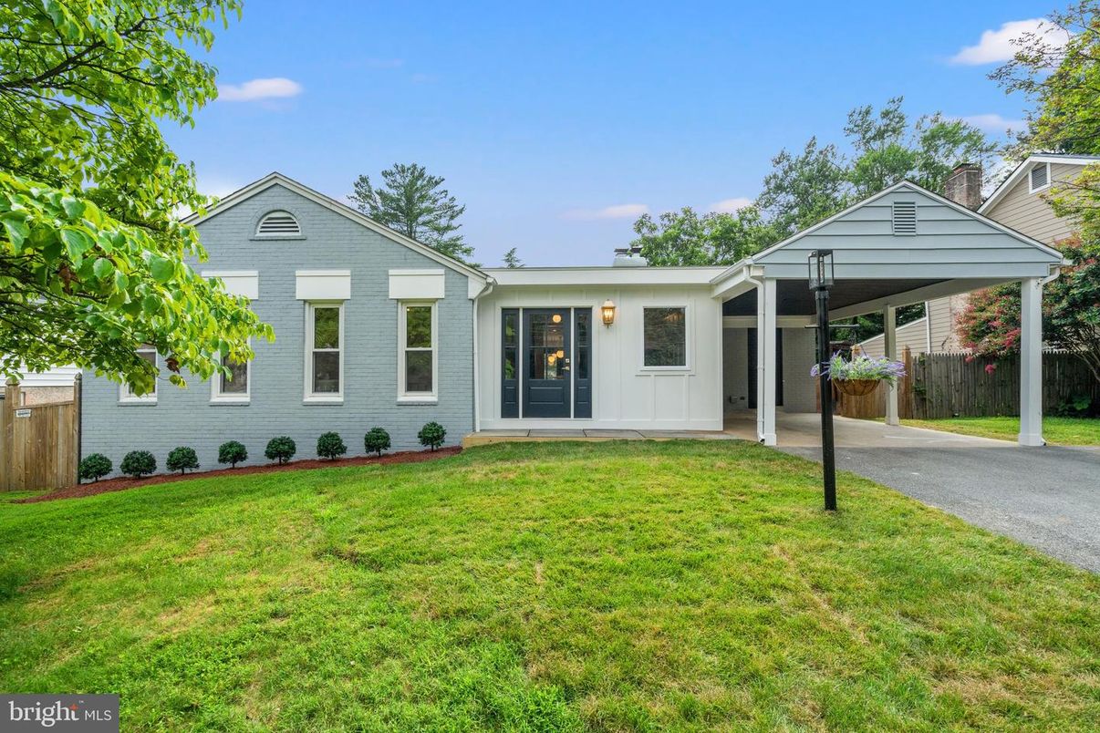 Backyard, Exterior, Facade, Ranch