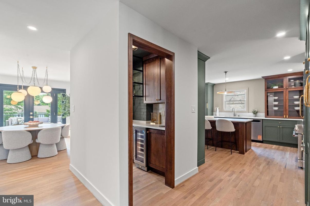 Dining room, Interior, Kitchen, Pendant Lights, Recessed Lighting, Wood Texture Flooring