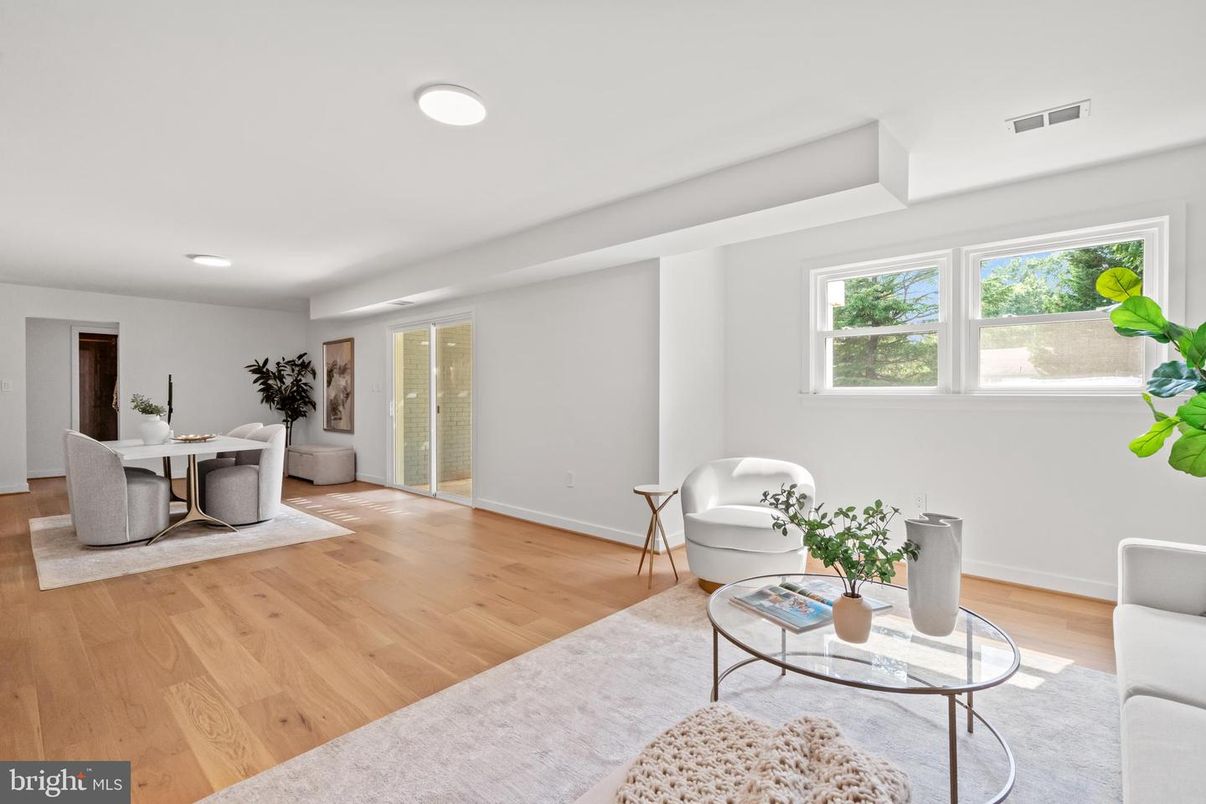 Dining room, Interior, Living room, Recessed Lighting, Wood Texture Flooring