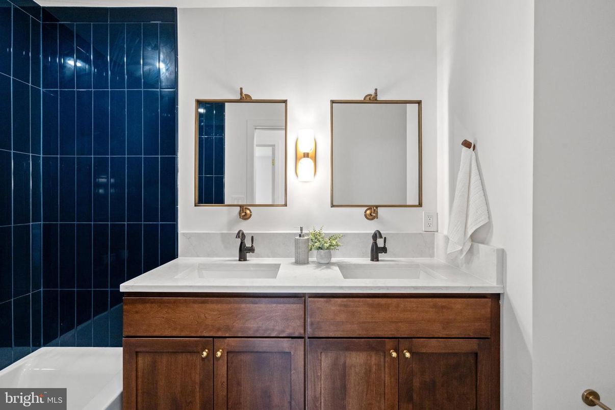 Bathroom, Dual Sink Vanities, Interior