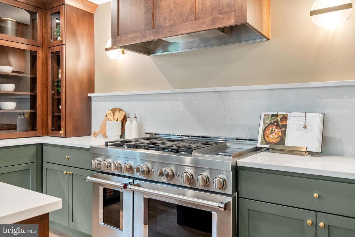 Interior, Kitchen, Stainless Steel Appliances