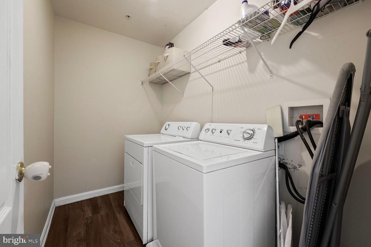 Interior, Washer, Wood Texture Flooring