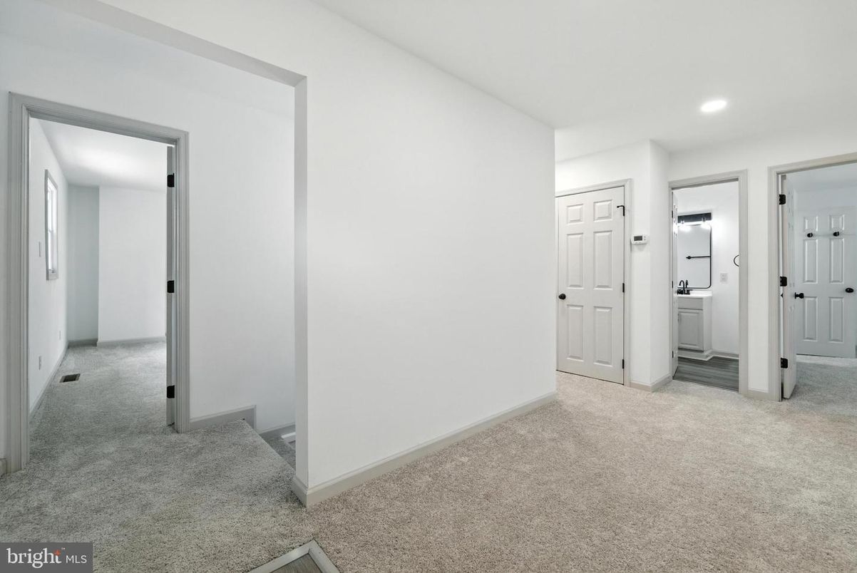 Bathroom, Empty room, Interior, Recessed Lighting