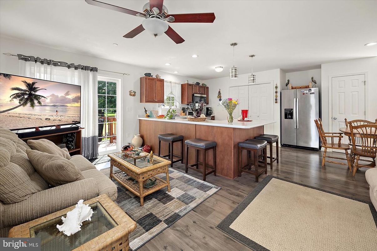 Dining room, Interior, Kitchen, Living room, Pendant Lights, Recessed Lighting, Stainless Steel Appliances, Wood Texture Flooring