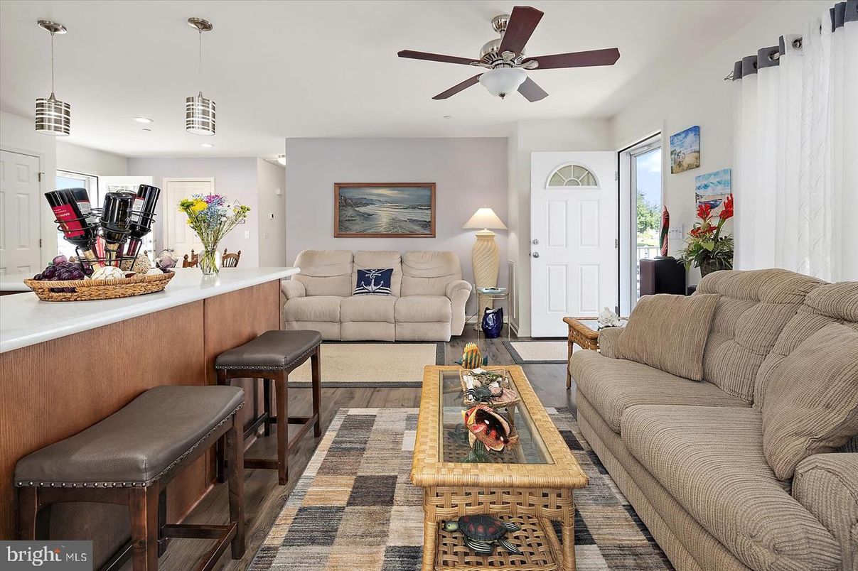 Interior, Living room, Pendant Lights, Recessed Lighting, Wood Texture Flooring