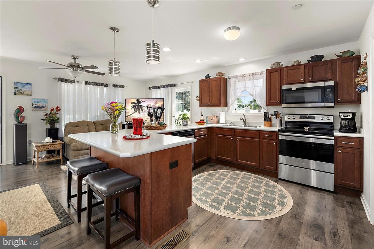 Dining room, Interior, Kitchen, Pendant Lights, Recessed Lighting, Stainless Steel Appliances, Wood Texture Flooring