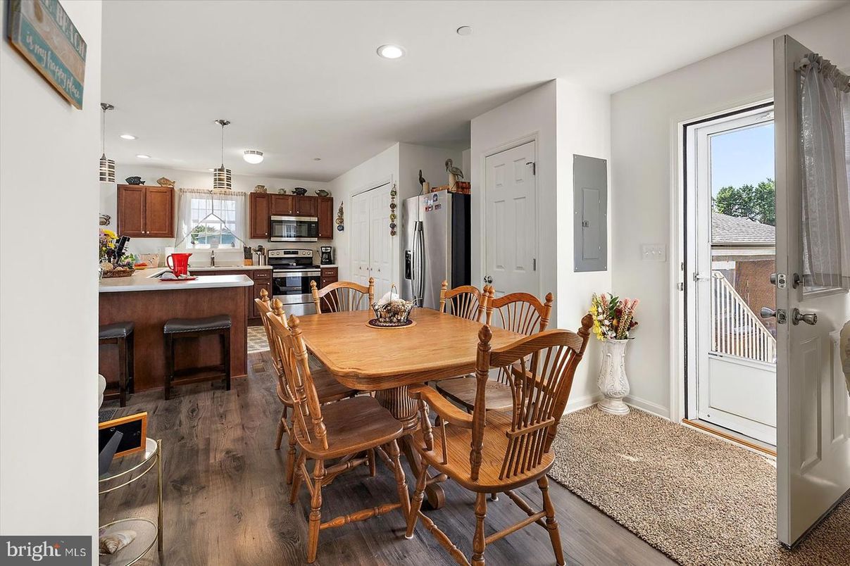 Dining room, Interior, Kitchen, Recessed Lighting, Stainless Steel Appliances, Wood Texture Flooring