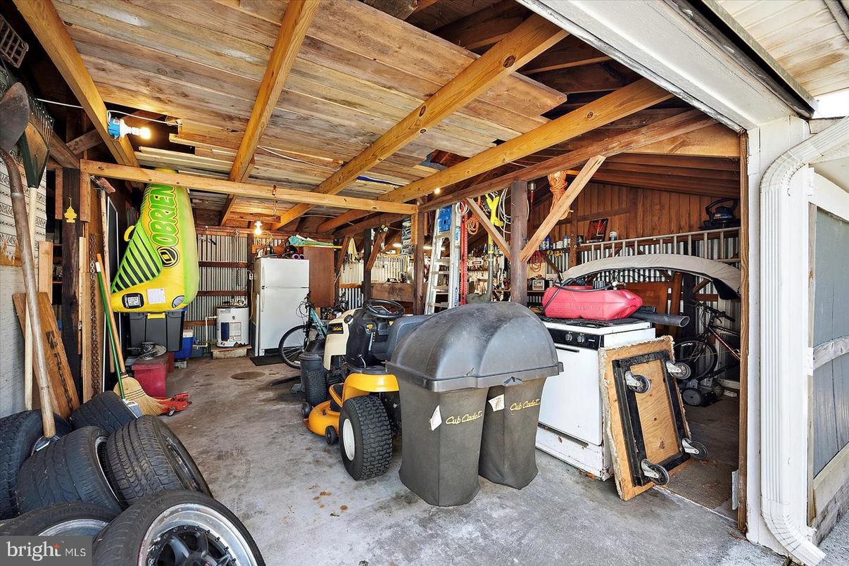 Garage, Interior, Wooden Beams, Wooden Ceilings