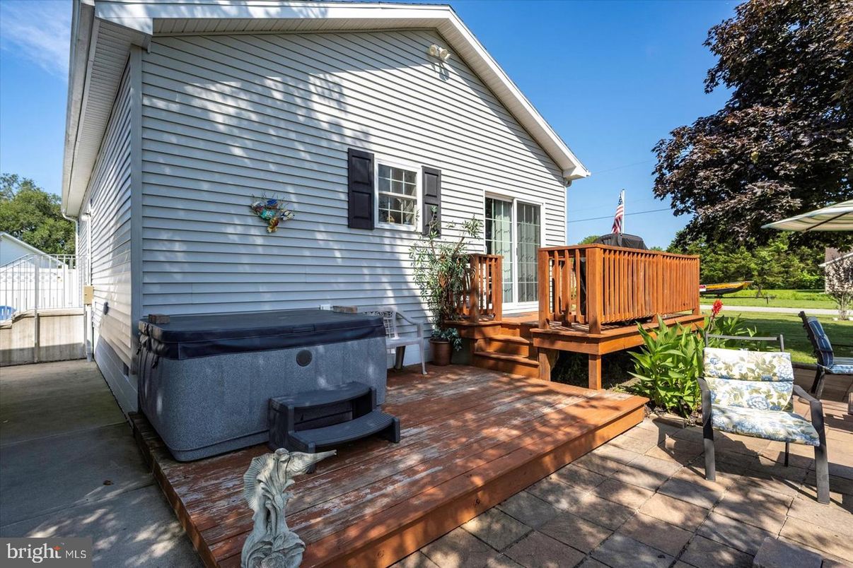 Backyard, Exterior, Hot Tub