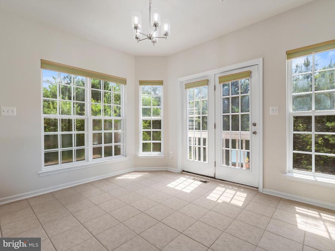 Chandelier, Empty room, Interior