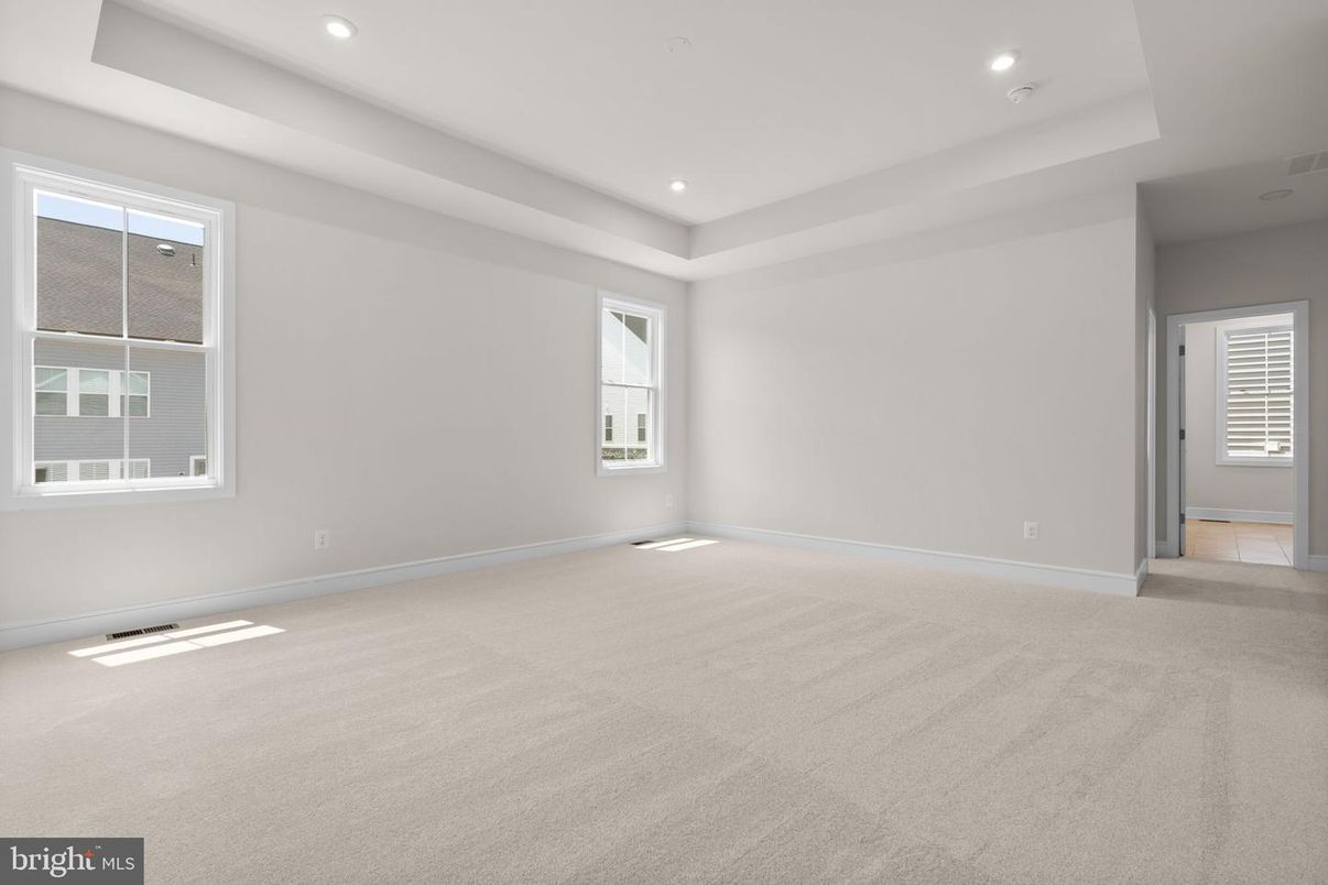 Empty room, Interior, Recessed Lighting