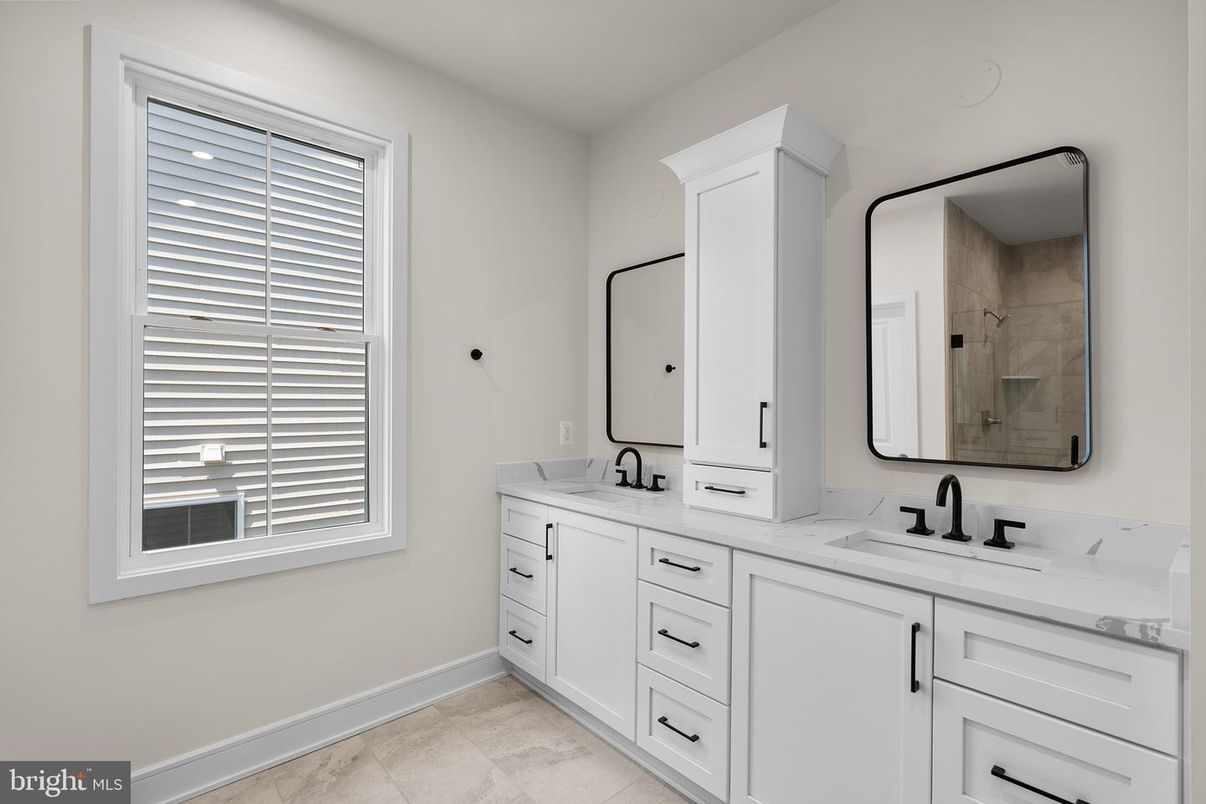 Bathroom, Dual Sink Vanities, Interior