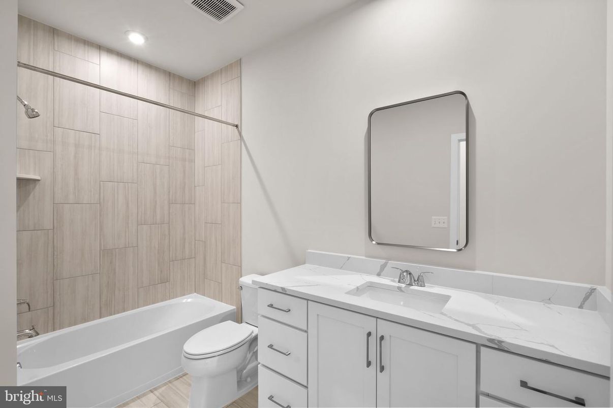 Bathroom, Interior, Recessed Lighting